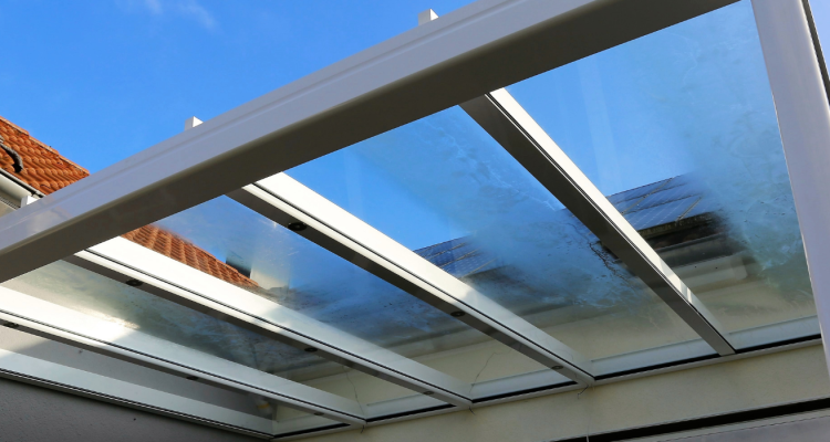 Kanopi Transparan dengan Kaca Tempered: Estetika dan Fungsionalitas